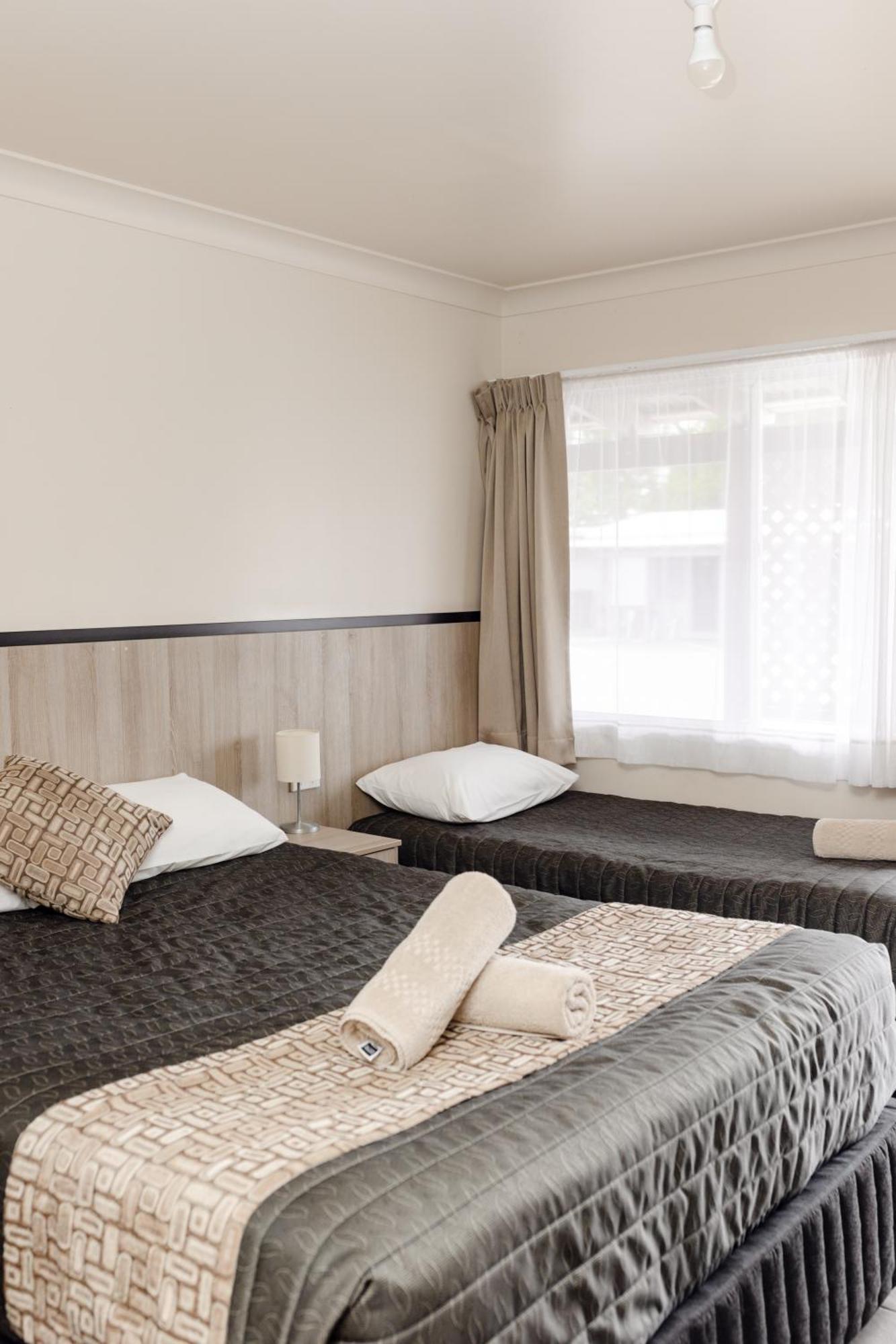 Starline Motor Inn Miles Exteriör bild