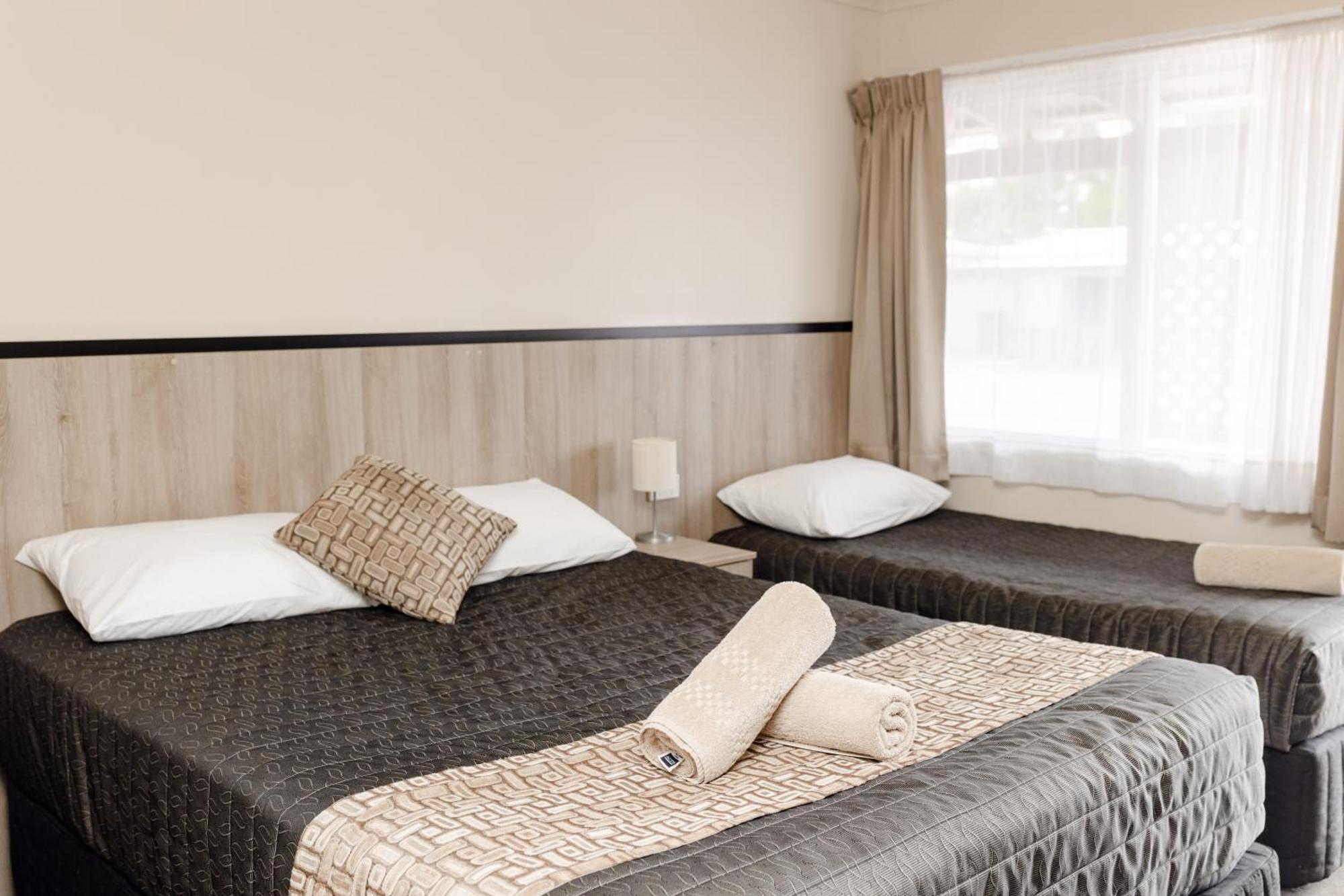 Starline Motor Inn Miles Exteriör bild